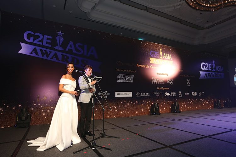 スポットライトの先には