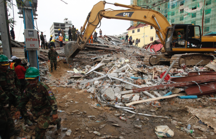 シアヌークビルにある中国人所有のビル崩壊で18名が死亡