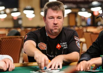 ポーカーを変えた男、クリス・マネーメーカー氏が新たにポーカー殿堂入りを果たした2人の1人に