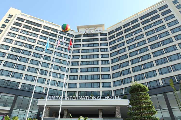 新投資家がドナコの新しい取締役会で二席を要求