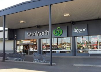 スーパーマーケット大手のウールワースが事業売却、100億豪ドルのスロットマシン、酒の新会社設立