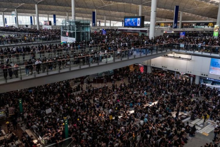 デモによる香港空港閉鎖でマカオGGRへのマイナスの影響をアナリストが警告