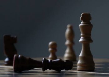 取締役会からさらに追放された3人の取締役に会長のスチュアート・マックレガー氏、業界ベテランのデイビッド・グリーン氏