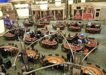 カジノ再開で、マカオのゲーミングテーブルで営業できるのは半数未満、プレイヤー数は1テーブル4人に制限：マカオ政府