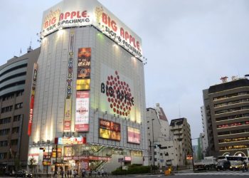 パチンコ事業者のオークラ　21年度は店舗閉鎖で赤字幅縮小も減収に